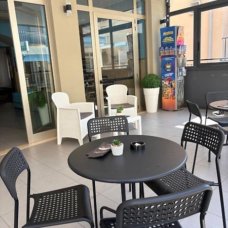 Hotel Adria Mare Rimini Exteriör bild