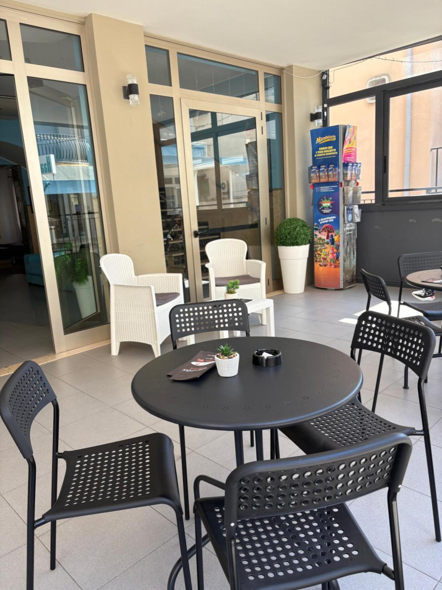 Hotel Adria Mare Rimini Exteriör bild
