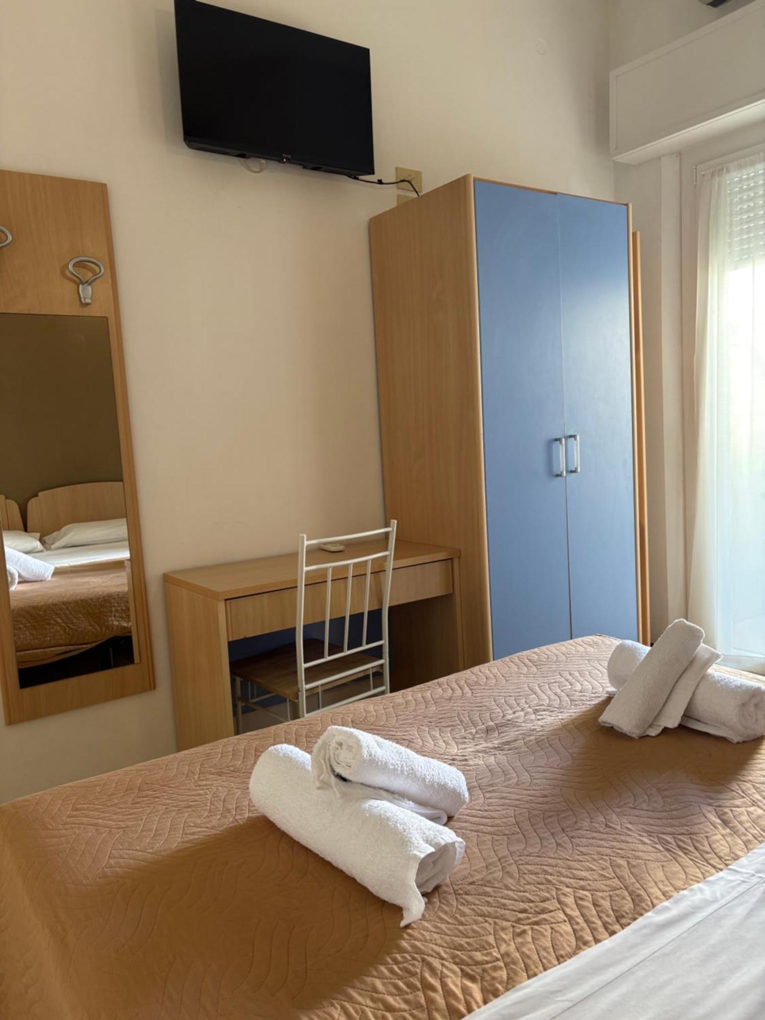 Hotel Adria Mare Rimini Exteriör bild