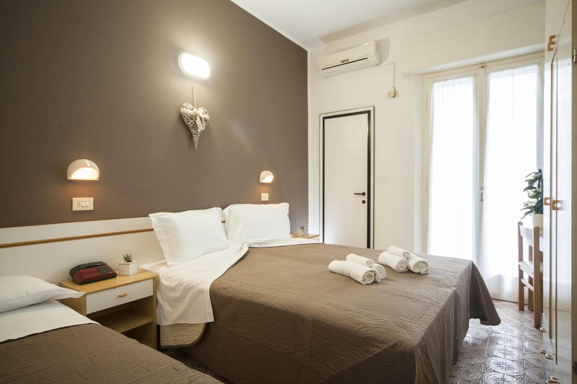 Hotel Adria Mare Rimini Exteriör bild
